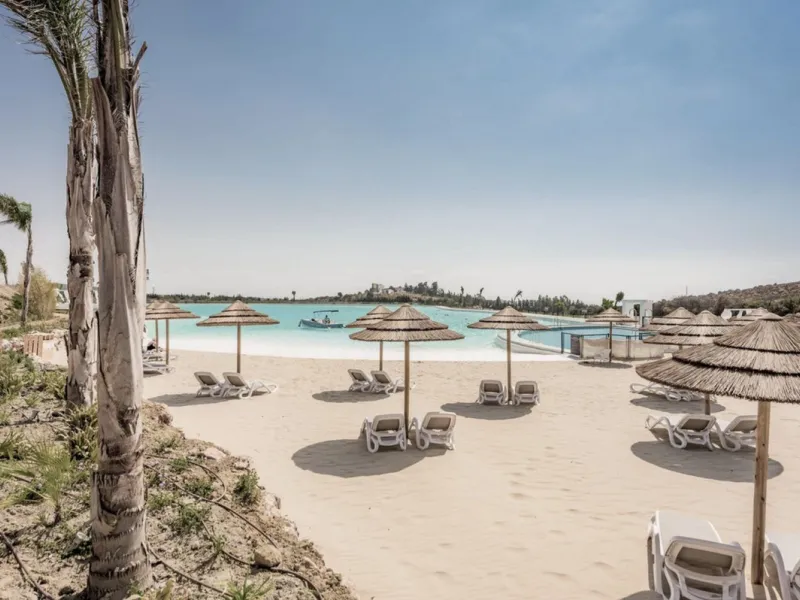Located in the first phase of the gated Alcazaba Lagoon development, this bright and inviting first-floor apartment delivers an immediate sense of relaxation. The community enjoys a privileged setting just a short drive from Estepona centre, the beach, an