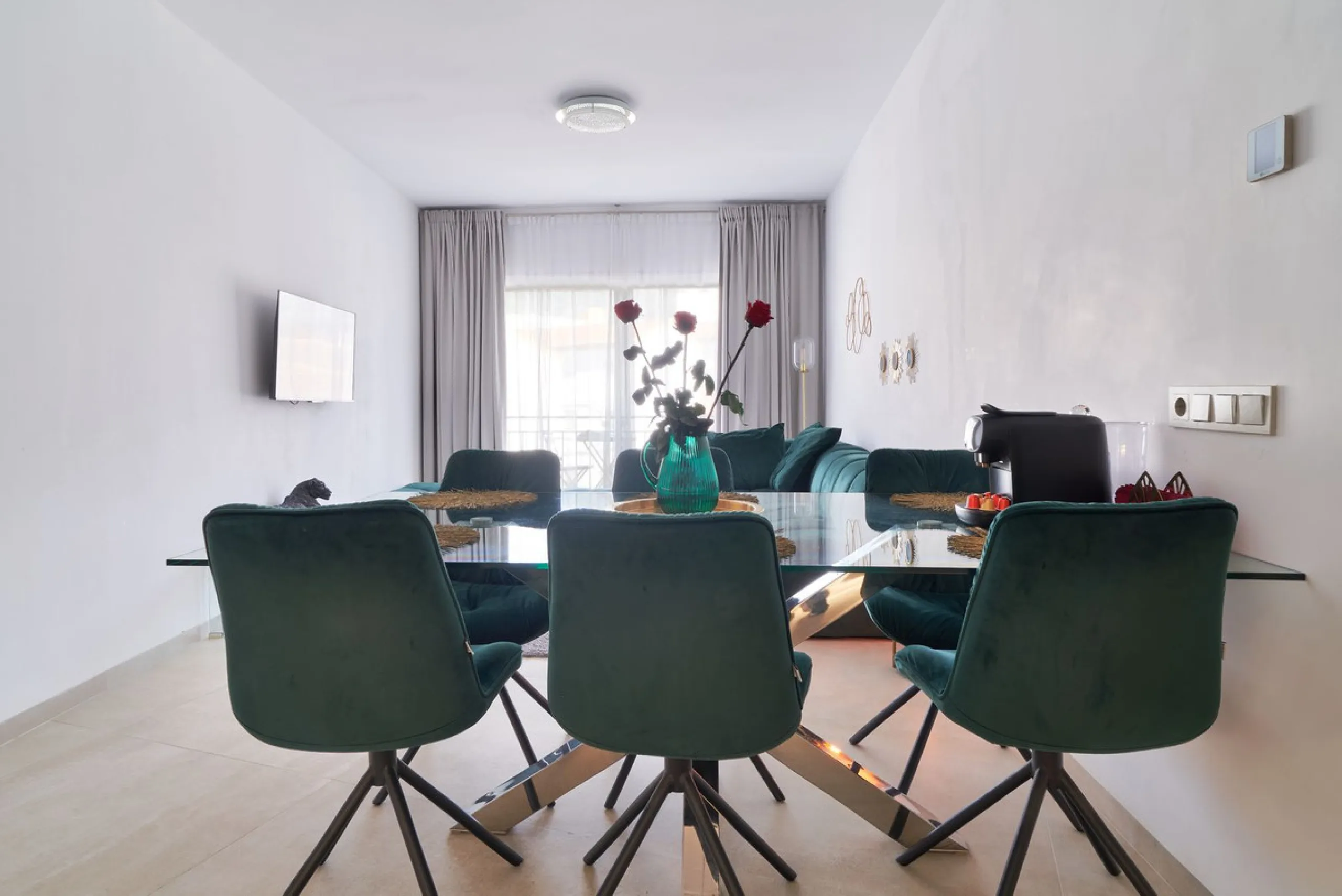 Apartment - Middle Floor Apartment в продаже в Marbella, Málaga. В доме 3 спален и 2 ванных комнат. Площадь дома 83 м²