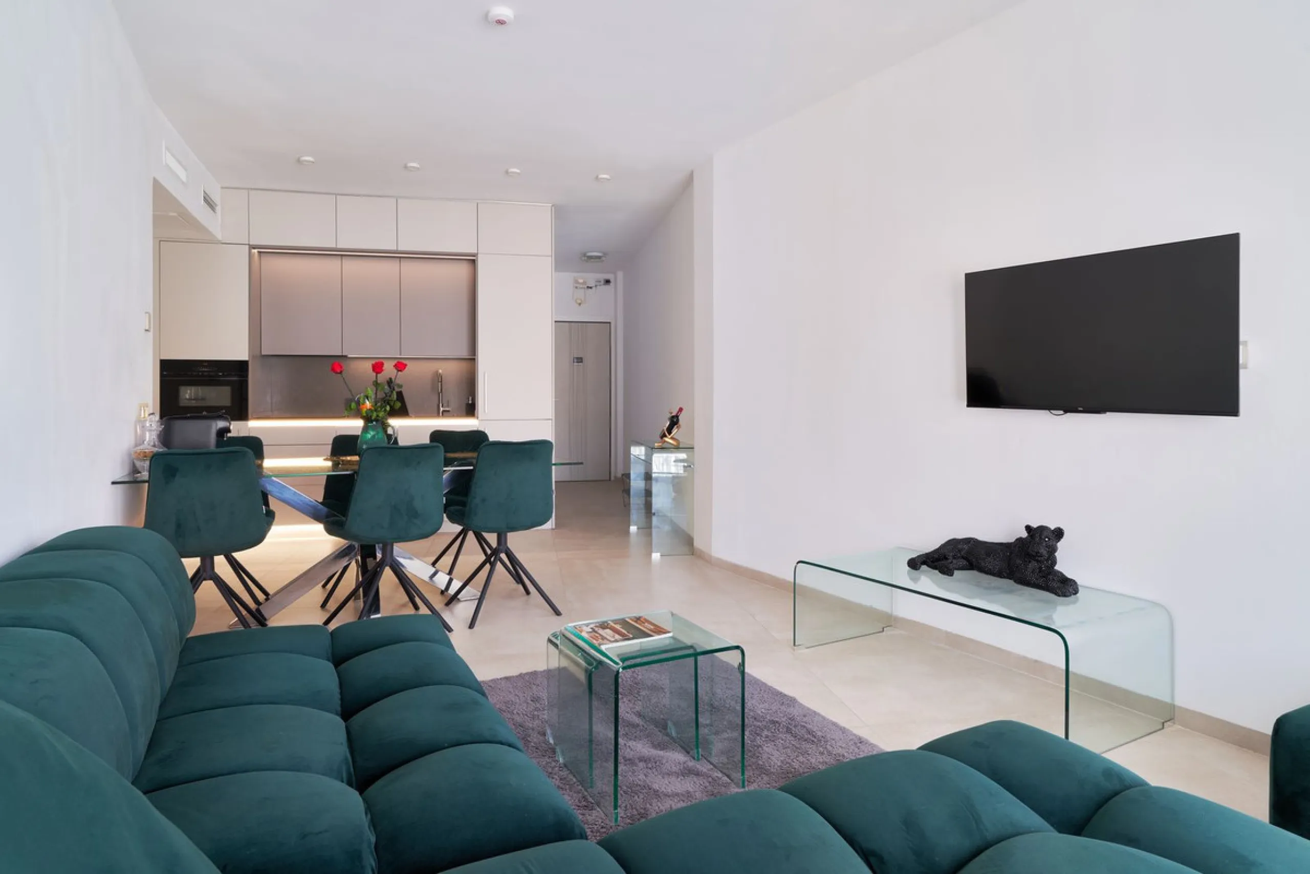 Apartment - Middle Floor Apartment в продаже в Marbella, Málaga. В доме 3 спален и 2 ванных комнат. Площадь дома 83 м²