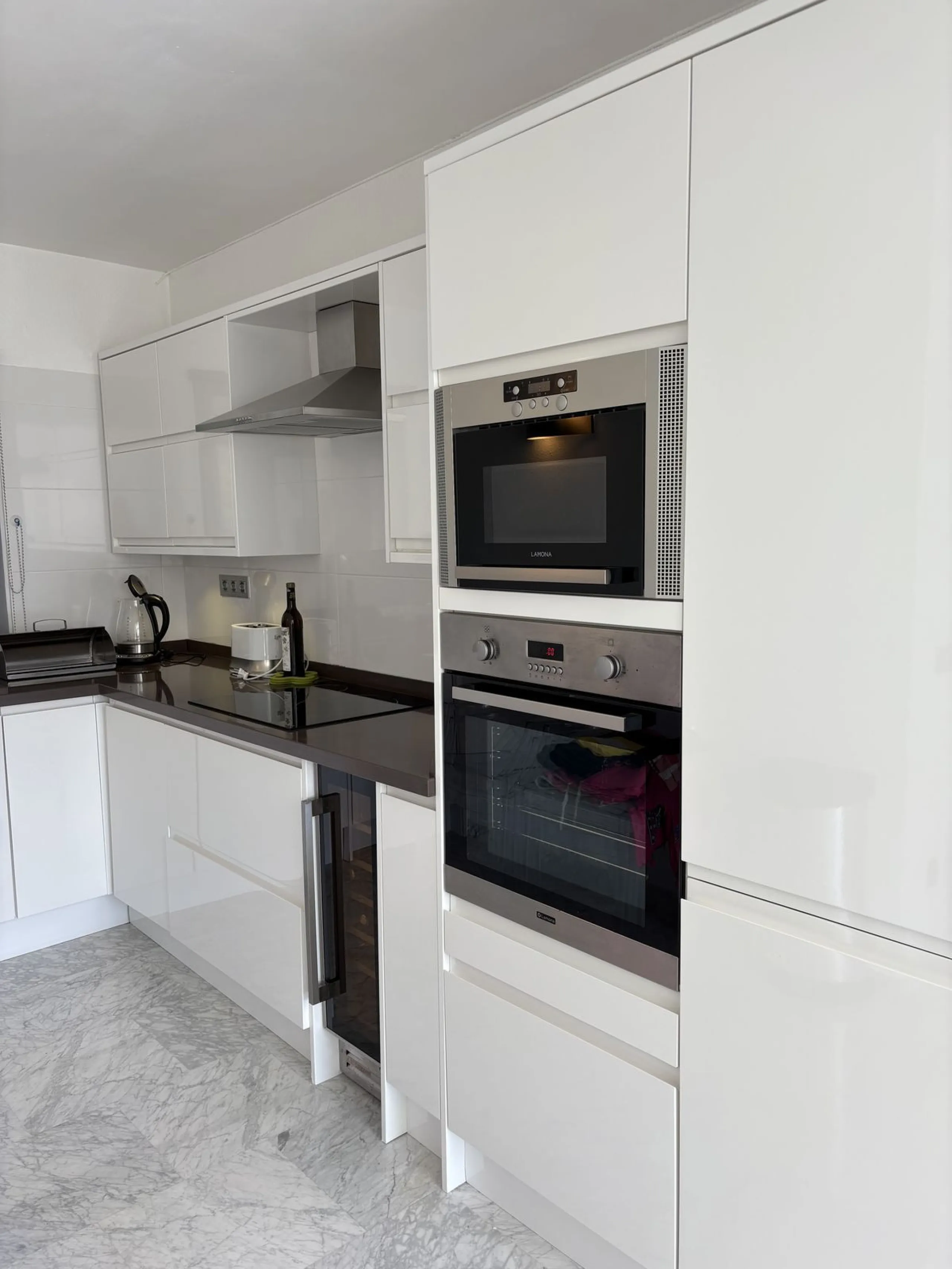 Beautiful ground floor apartment with its own garden and SEA VIEWS, an ideal place to enjoy holidays!