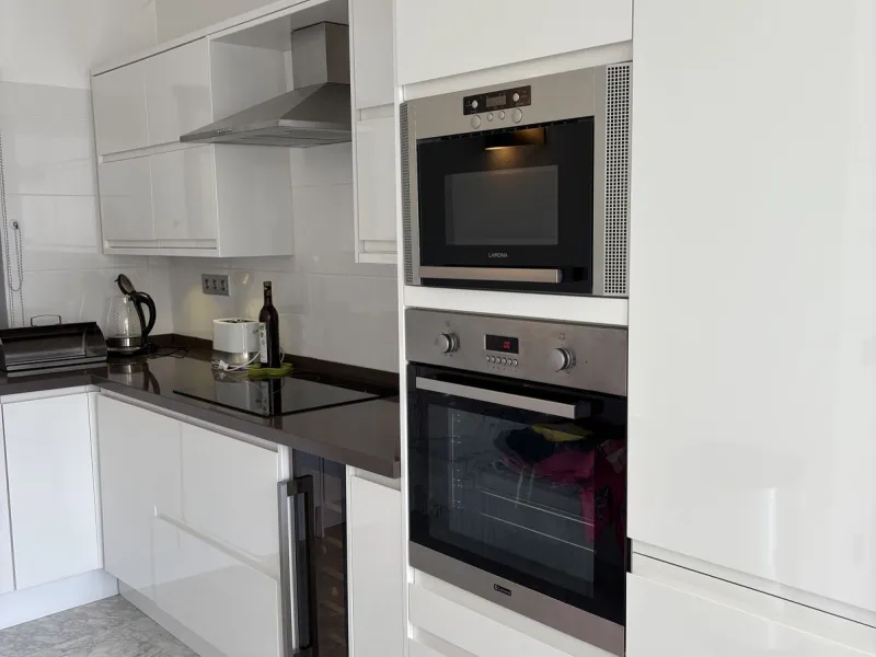 Beautiful ground floor apartment with its own garden and SEA VIEWS, an ideal place to enjoy holidays!