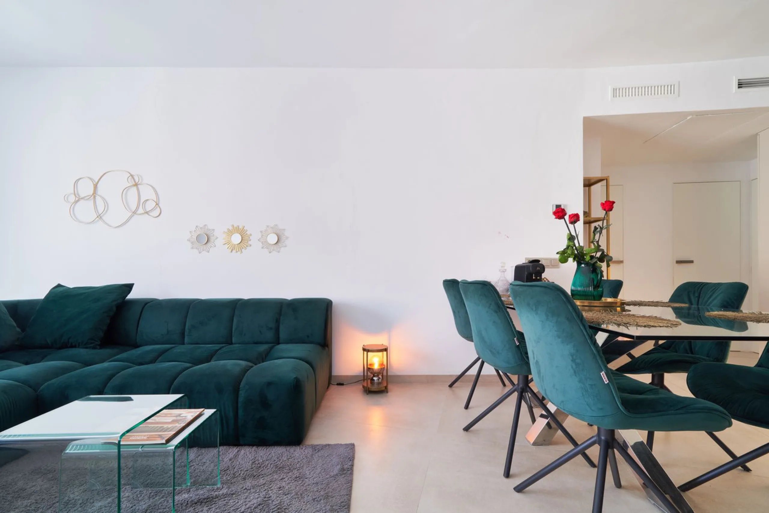 Apartment - Middle Floor Apartment в продаже в Marbella, Málaga. В доме 3 спален и 2 ванных комнат. Площадь дома 83 м²