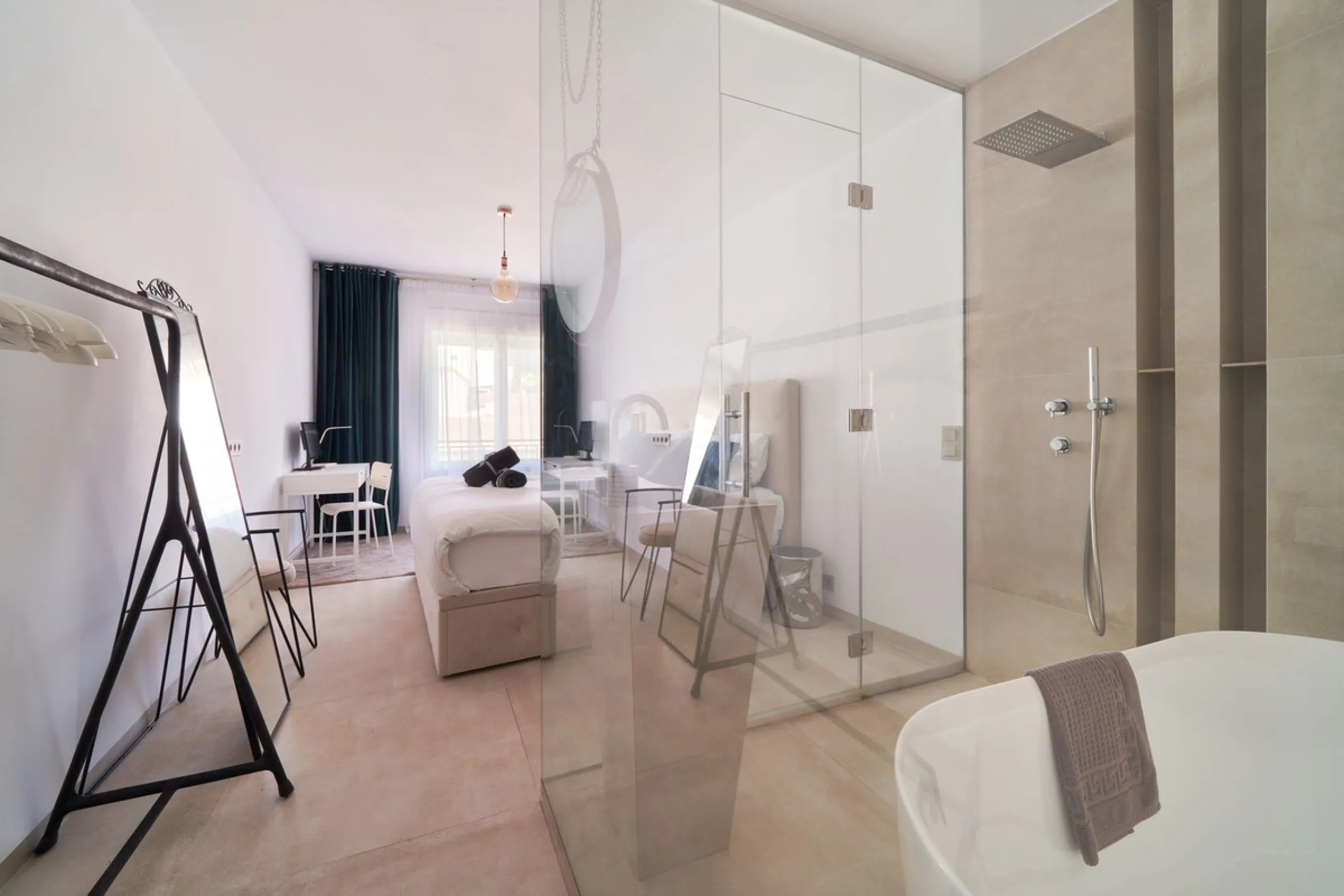 Apartment - Middle Floor Apartment в продаже в Marbella, Málaga. В доме 3 спален и 2 ванных комнат. Площадь дома 83 м²