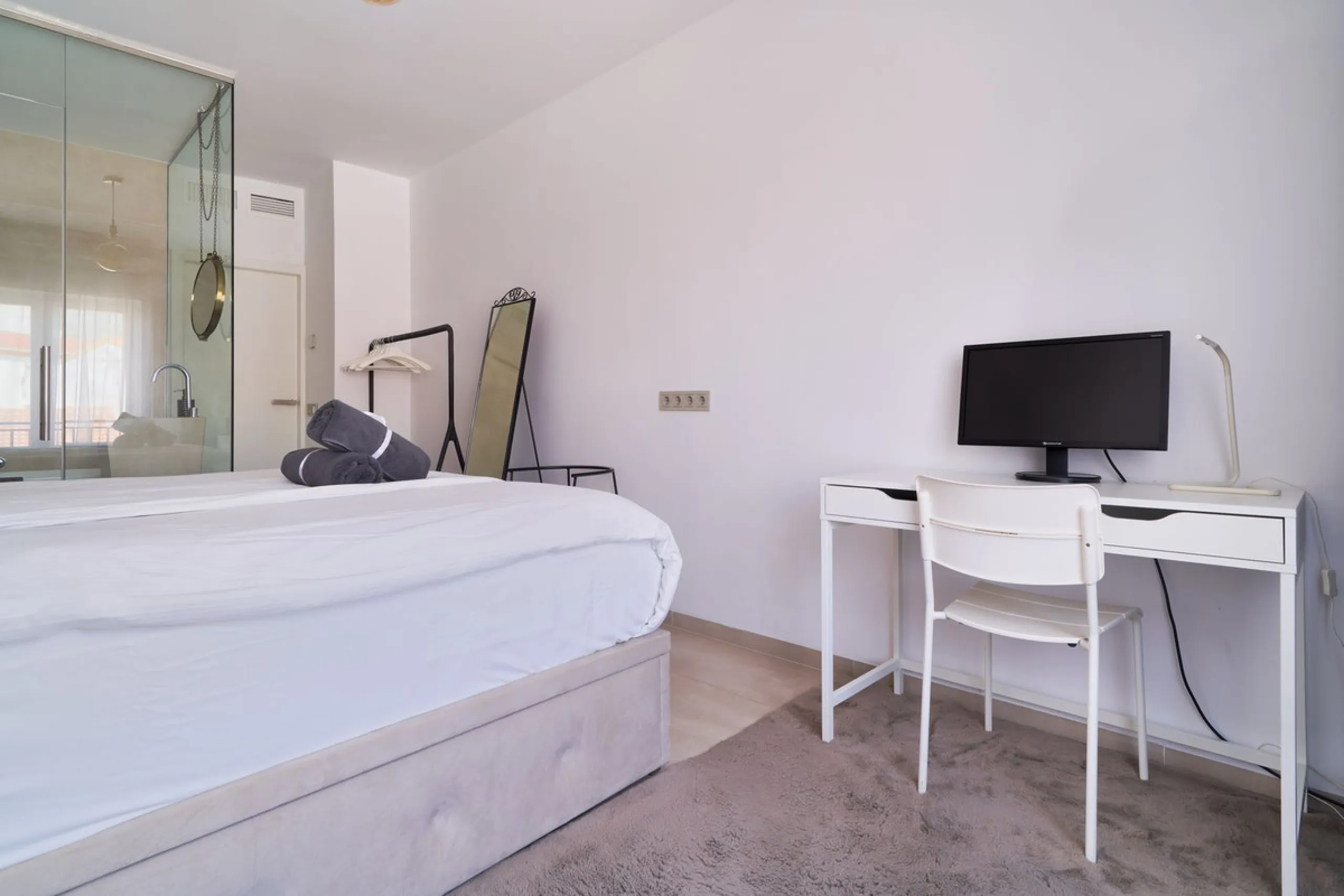 Apartment - Middle Floor Apartment в продаже в Marbella, Málaga. В доме 3 спален и 2 ванных комнат. Площадь дома 83 м²