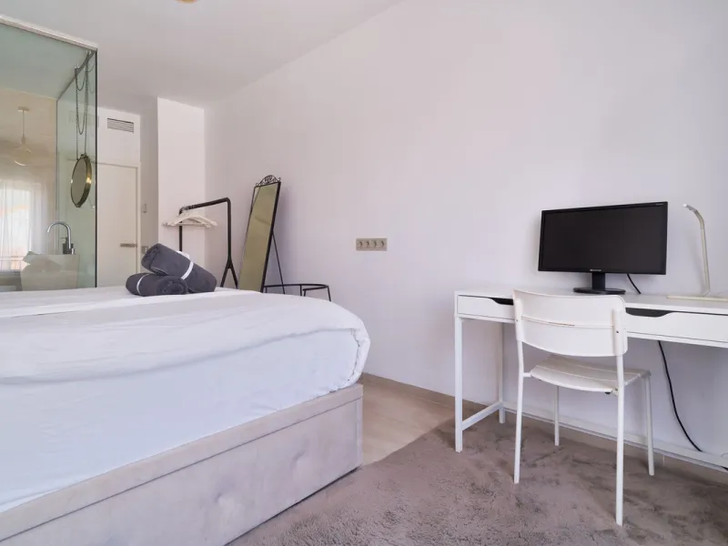Apartment - Middle Floor Apartment в продаже в Marbella, Málaga. В доме 3 спален и 2 ванных комнат. Площадь дома 83 м²