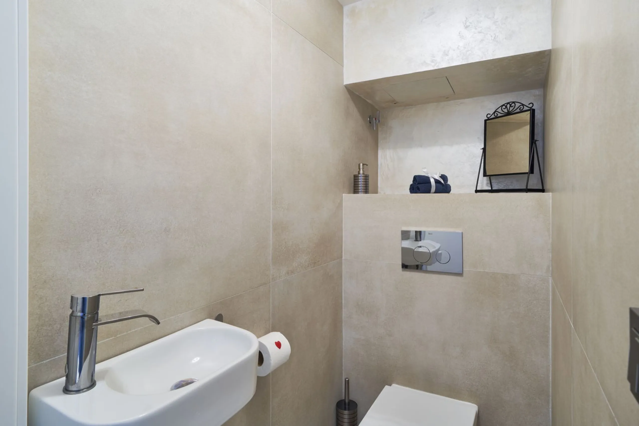 Apartment - Middle Floor Apartment в продаже в Marbella, Málaga. В доме 3 спален и 2 ванных комнат. Площадь дома 83 м²