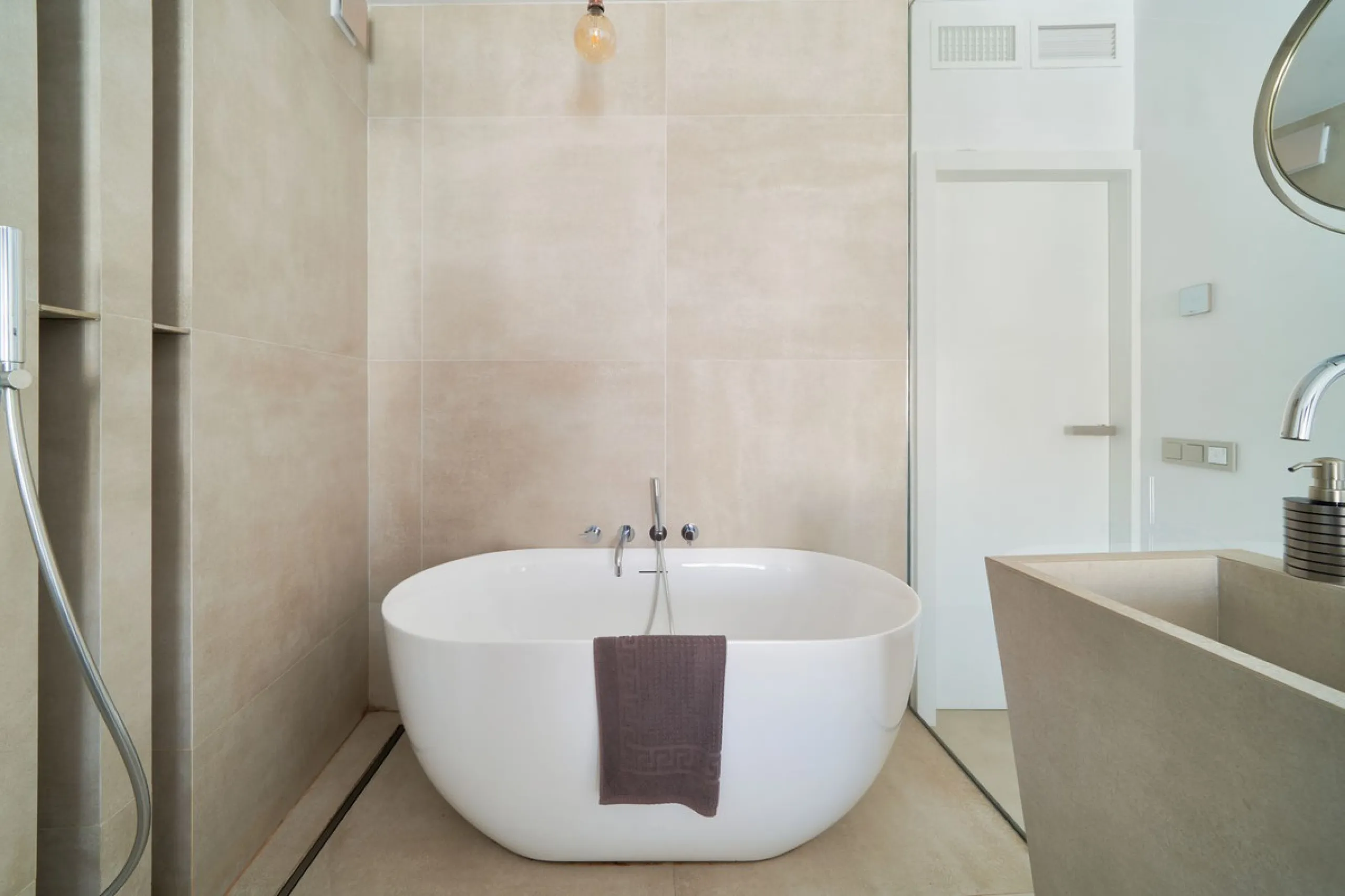 Apartment - Middle Floor Apartment в продаже в Marbella, Málaga. В доме 3 спален и 2 ванных комнат. Площадь дома 83 м²