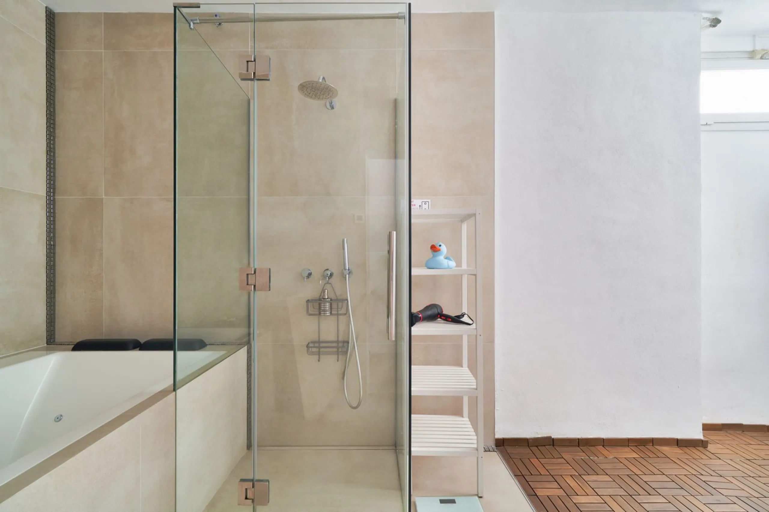 Apartment - Middle Floor Apartment в продаже в Marbella, Málaga. В доме 3 спален и 2 ванных комнат. Площадь дома 83 м²