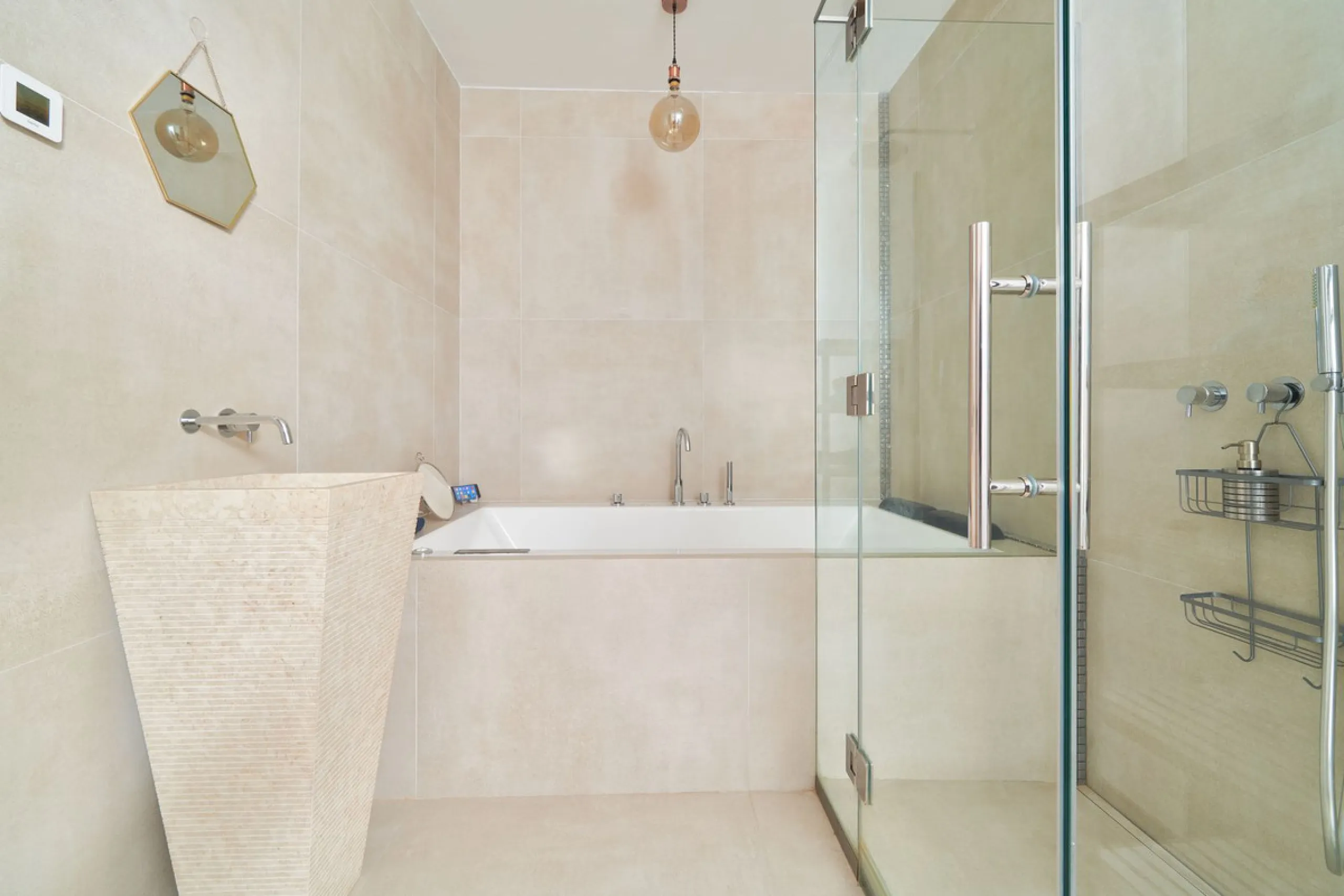 Apartment - Middle Floor Apartment в продаже в Marbella, Málaga. В доме 3 спален и 2 ванных комнат. Площадь дома 83 м²