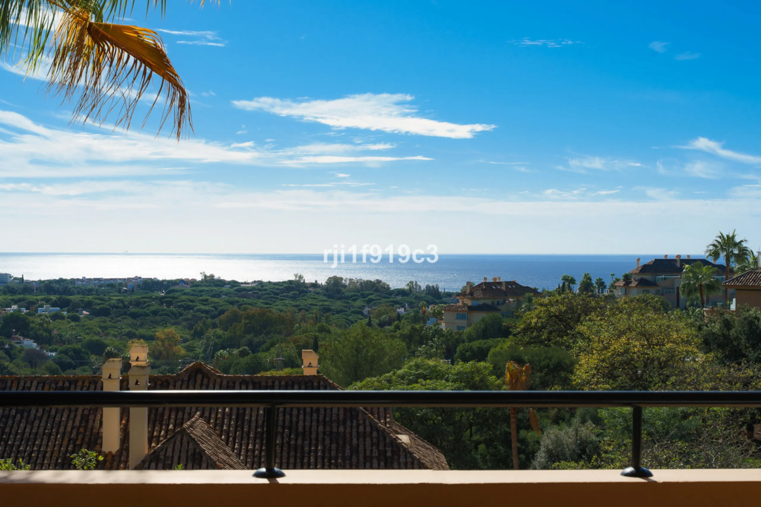 Elegance, comfort, and sea views in Elviria Hills – Marbella East