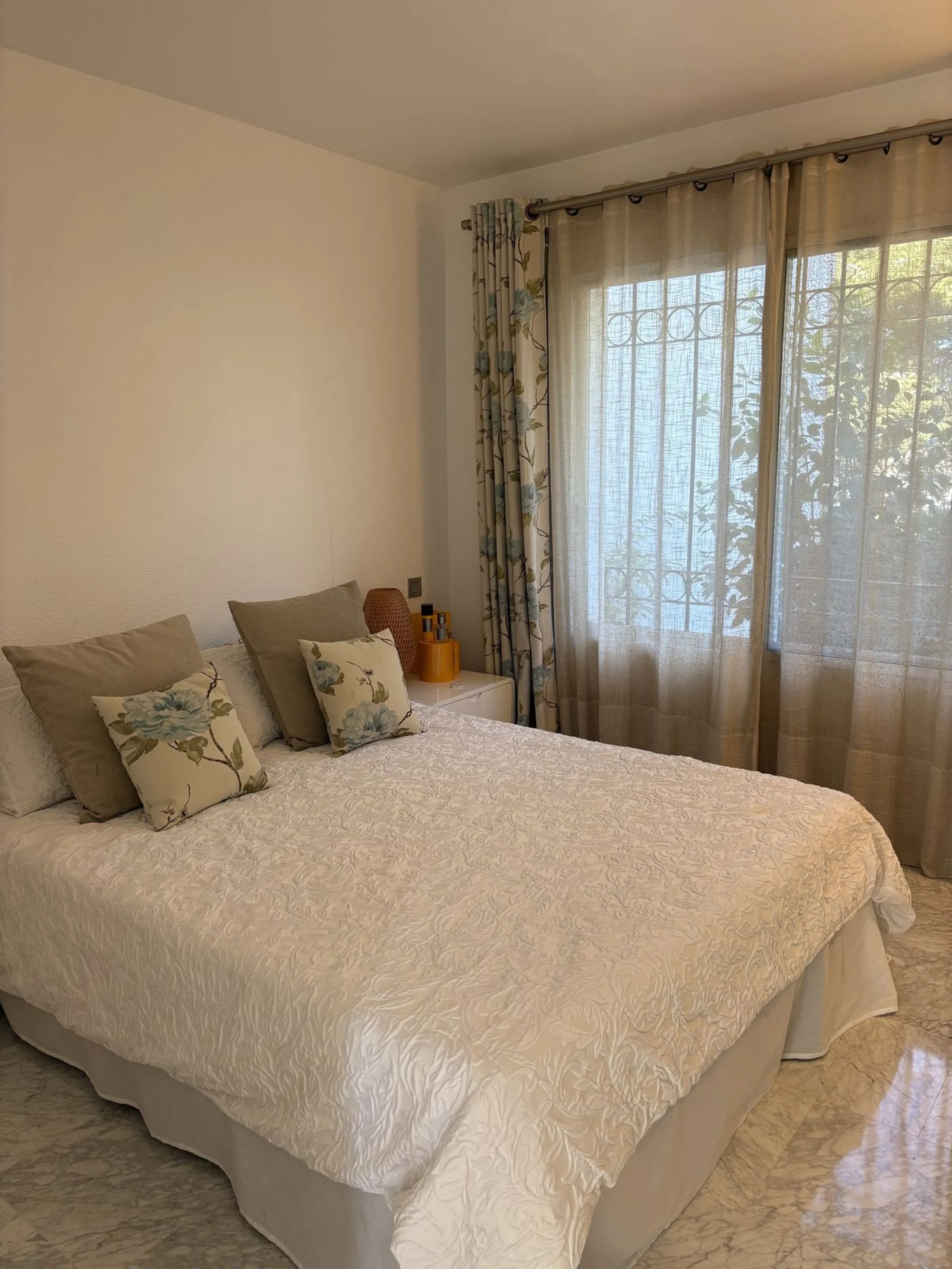 Beautiful ground floor apartment with its own garden and SEA VIEWS, an ideal place to enjoy holidays!