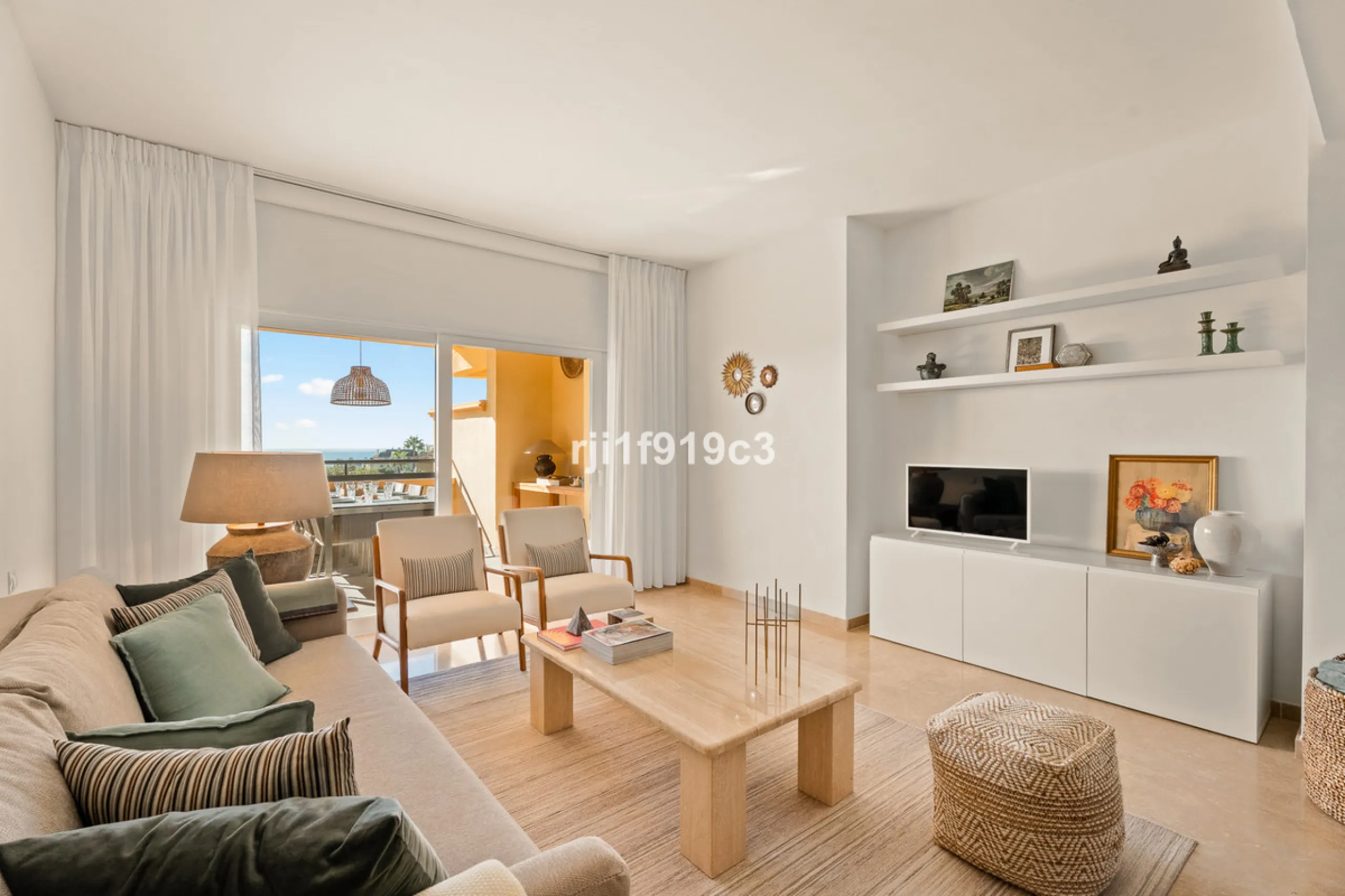 Elegance, comfort, and sea views in Elviria Hills – Marbella East