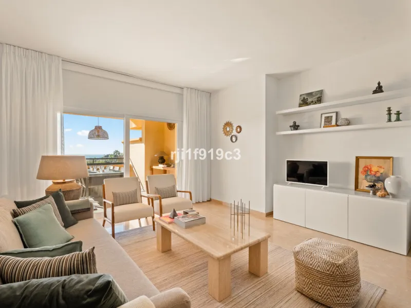 Elegance, comfort, and sea views in Elviria Hills – Marbella East
