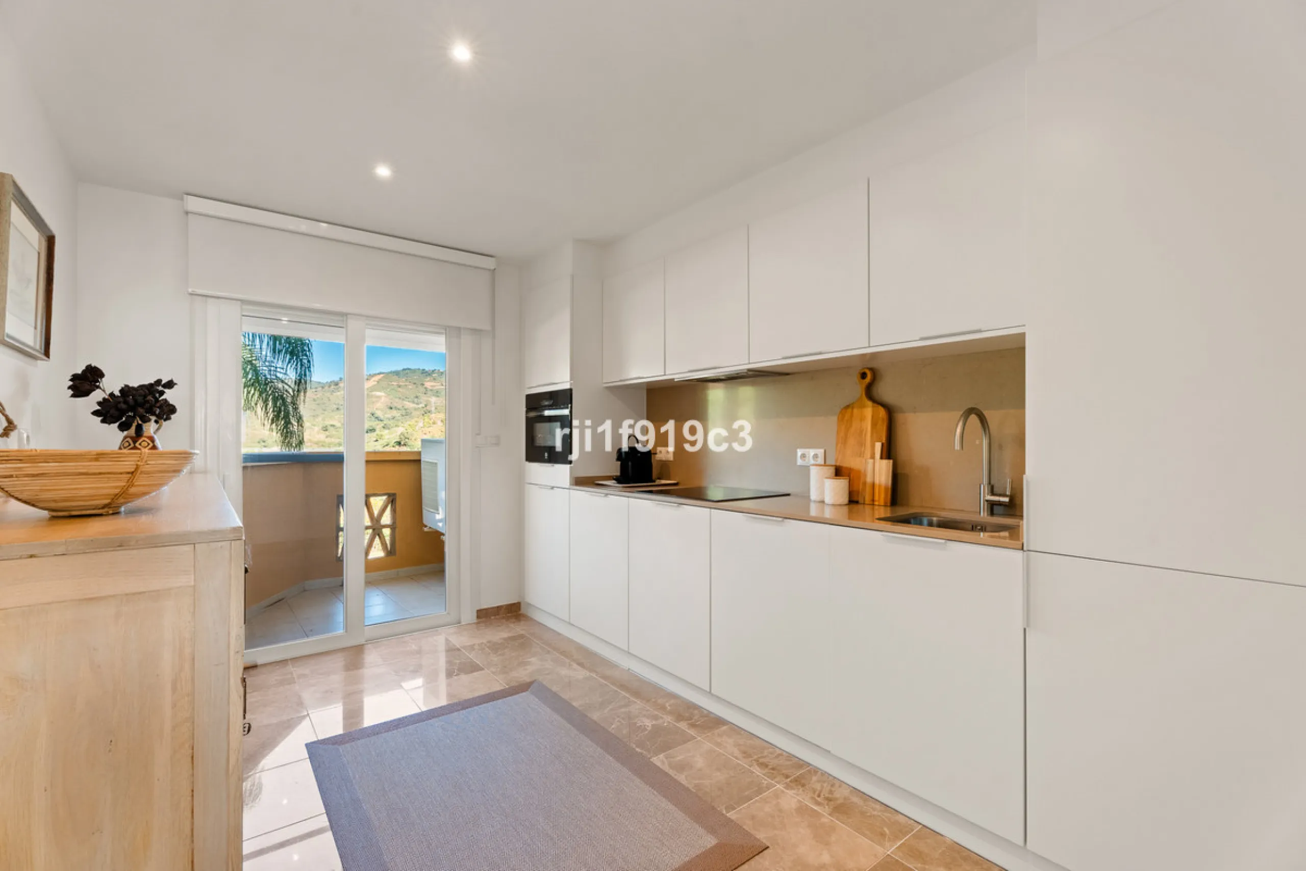 Elegance, comfort, and sea views in Elviria Hills – Marbella East