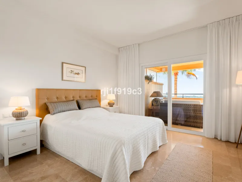 Elegance, comfort, and sea views in Elviria Hills – Marbella East