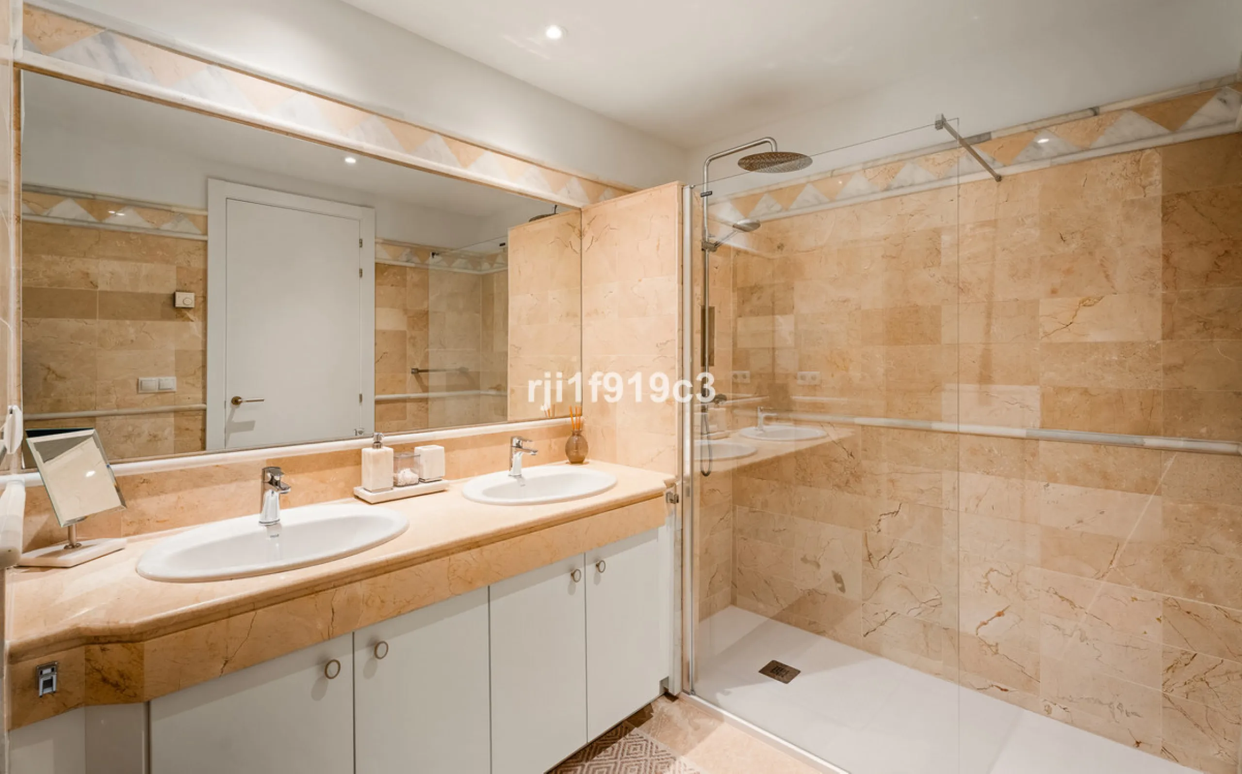 Elegance, comfort, and sea views in Elviria Hills – Marbella East