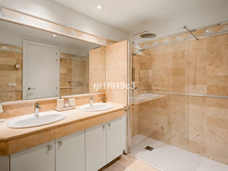 Elegance, comfort, and sea views in Elviria Hills – Marbella East