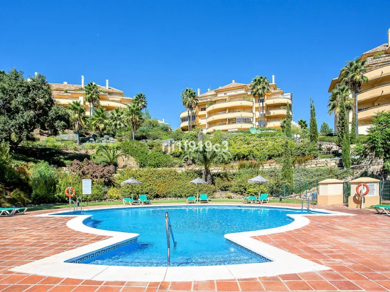 Elegance, comfort, and sea views in Elviria Hills – Marbella East