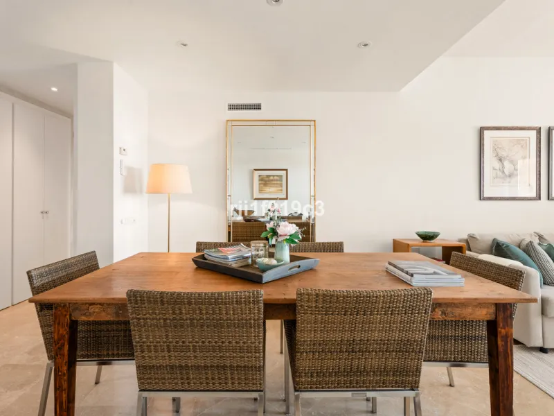 Elegance, comfort, and sea views in Elviria Hills – Marbella East
