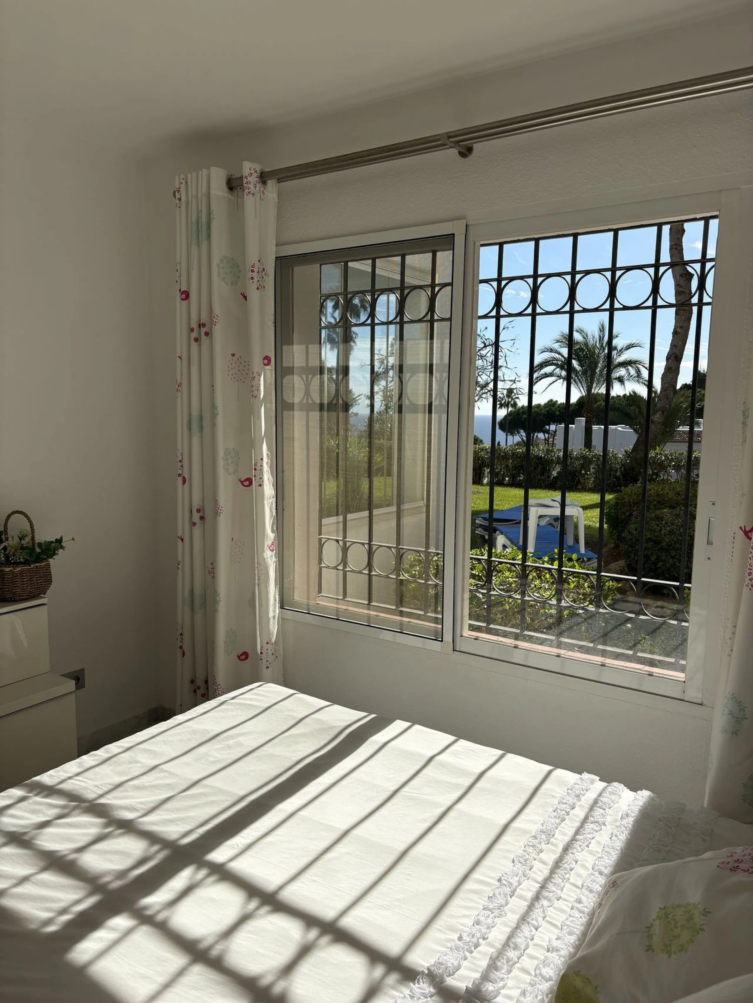 Beautiful ground floor apartment with its own garden and SEA VIEWS, an ideal place to enjoy holidays!