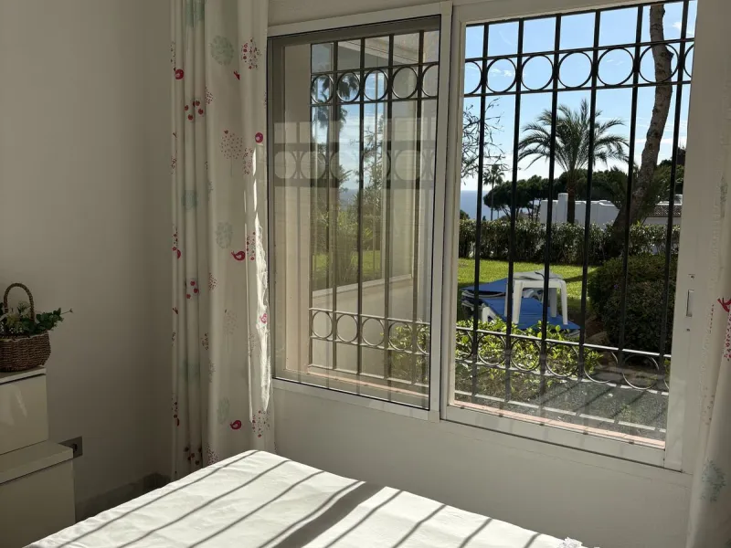 Beautiful ground floor apartment with its own garden and SEA VIEWS, an ideal place to enjoy holidays!