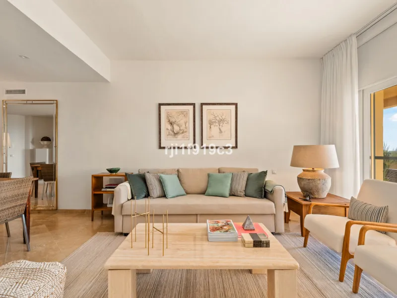 Elegance, comfort, and sea views in Elviria Hills – Marbella East