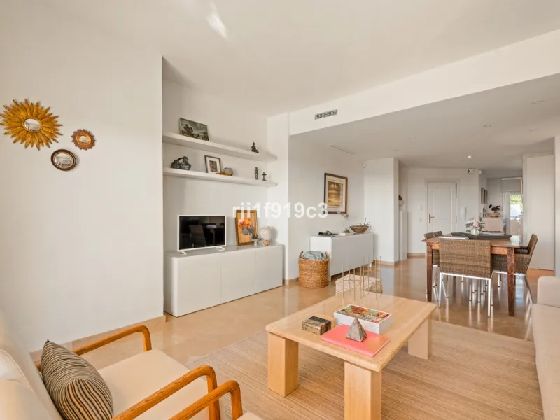 Elegance, comfort, and sea views in Elviria Hills – Marbella East
