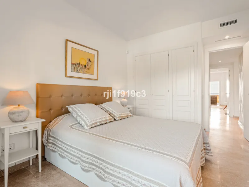Elegance, comfort, and sea views in Elviria Hills – Marbella East
