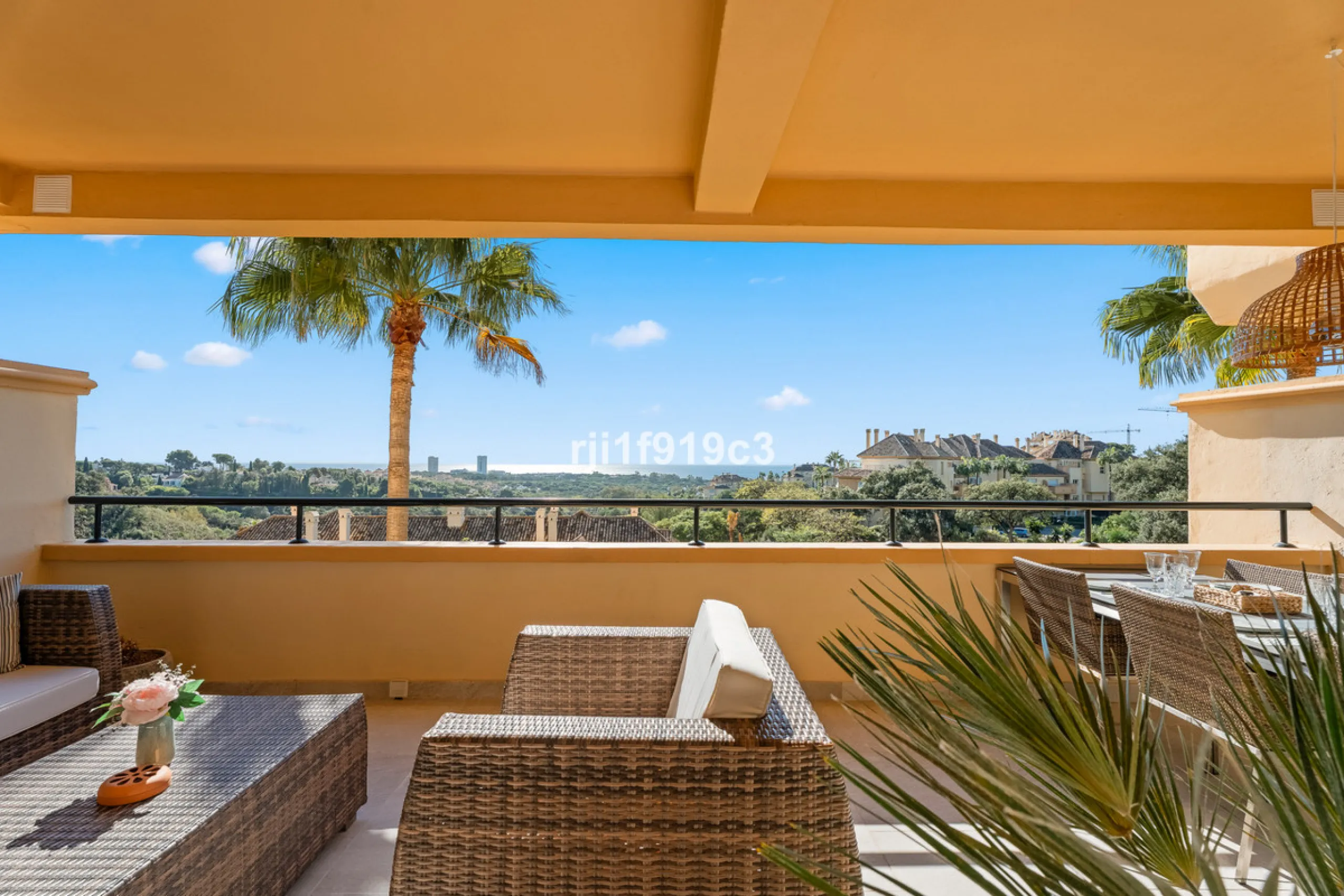 Elegance, comfort, and sea views in Elviria Hills – Marbella East