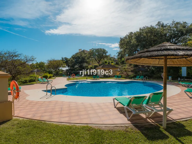 Elegance, comfort, and sea views in Elviria Hills – Marbella East