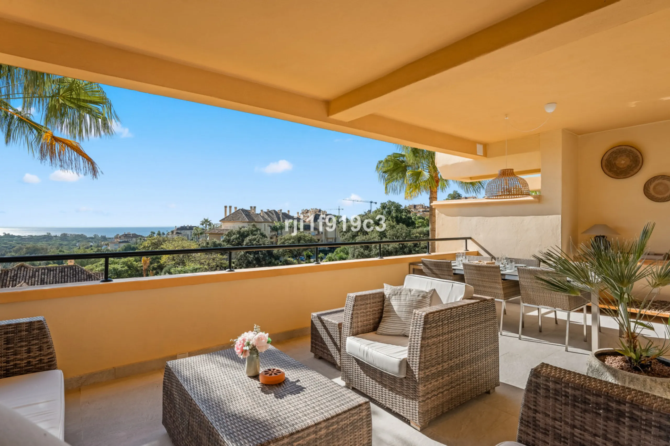 Elegance, comfort, and sea views in Elviria Hills – Marbella East