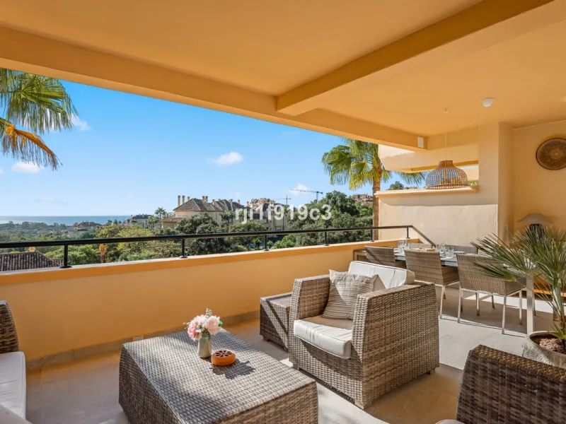 Elegance, comfort, and sea views in Elviria Hills – Marbella East