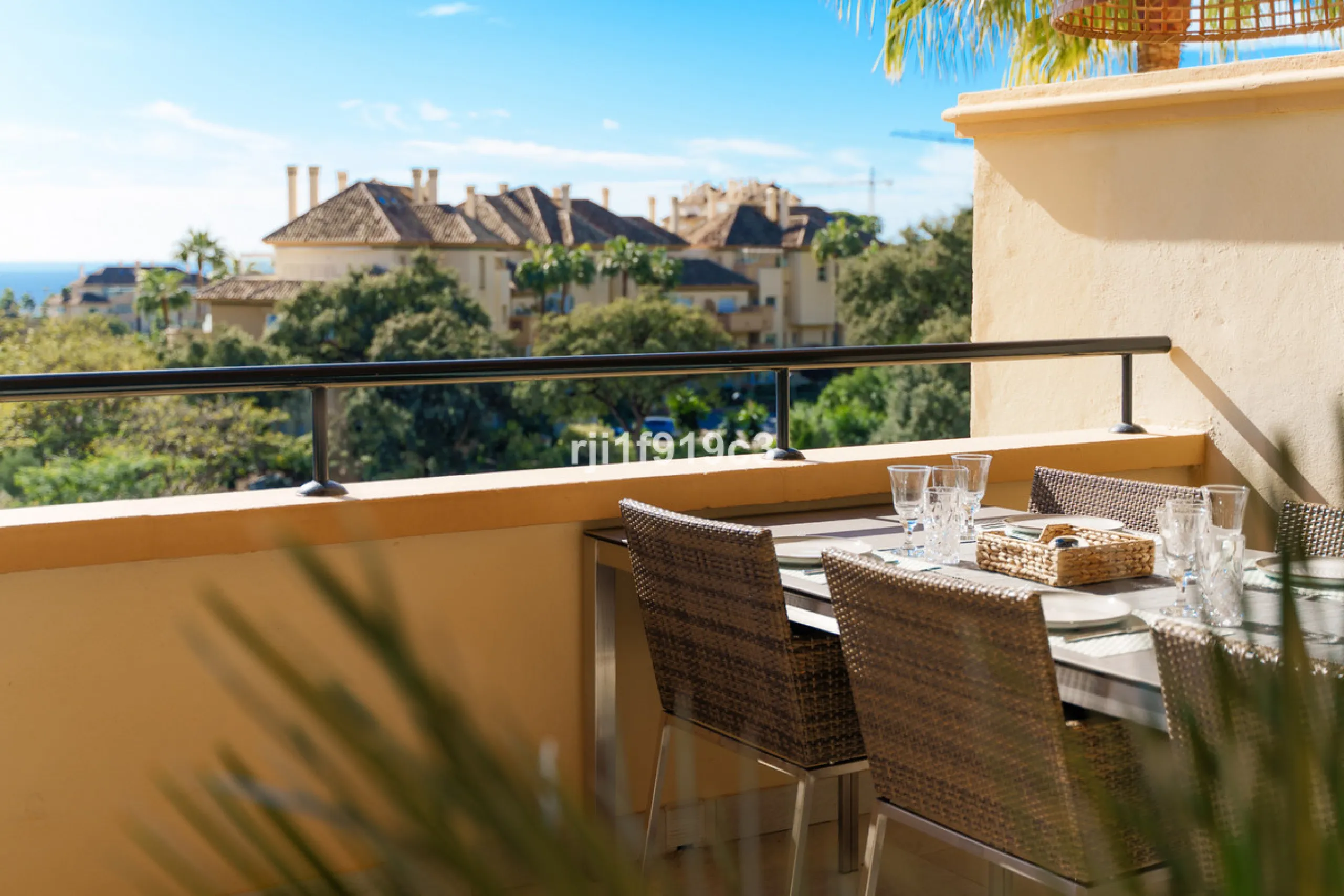 Elegance, comfort, and sea views in Elviria Hills – Marbella East