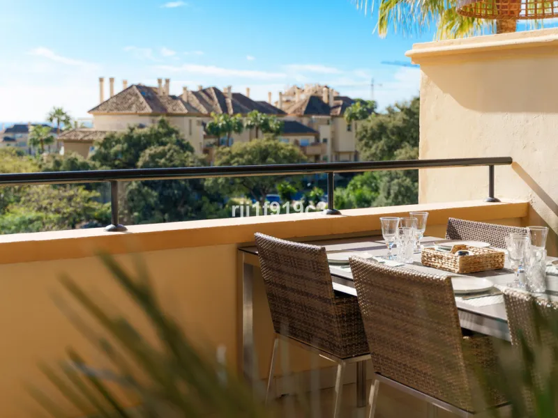 Elegance, comfort, and sea views in Elviria Hills – Marbella East