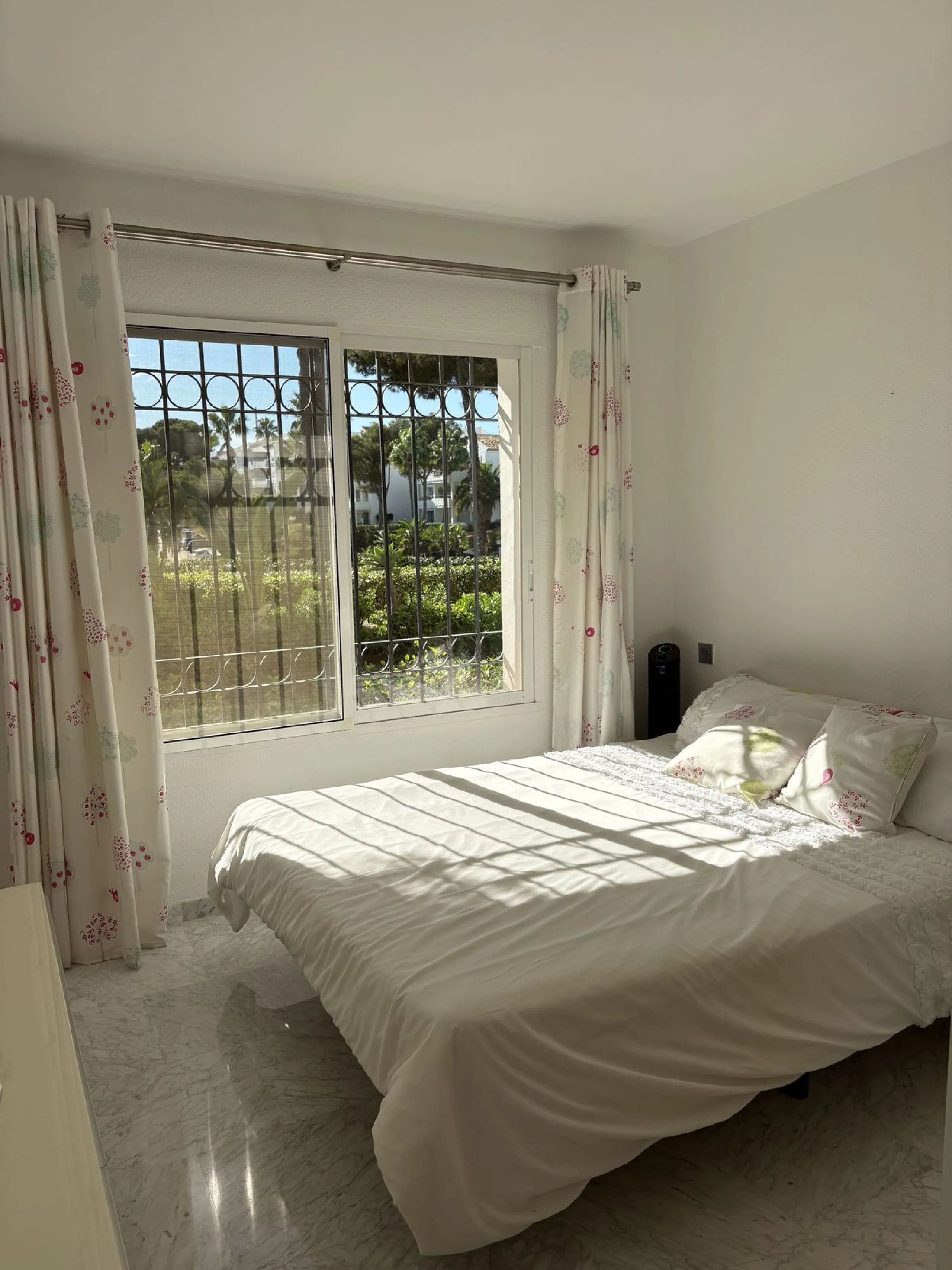 Beautiful ground floor apartment with its own garden and SEA VIEWS, an ideal place to enjoy holidays!