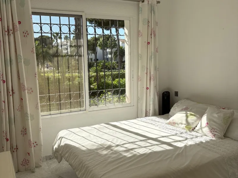 Beautiful ground floor apartment with its own garden and SEA VIEWS, an ideal place to enjoy holidays!