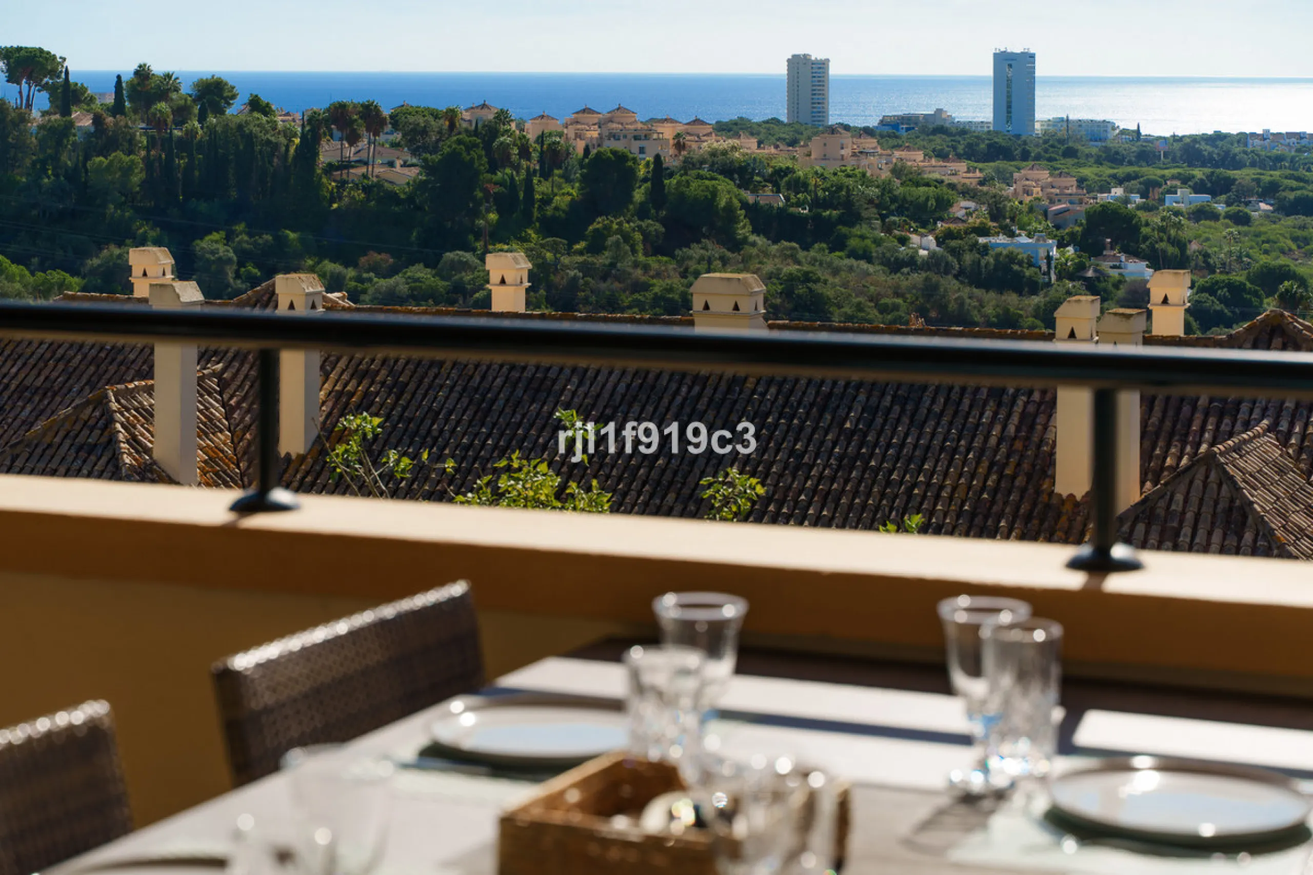 Elegance, comfort, and sea views in Elviria Hills – Marbella East
