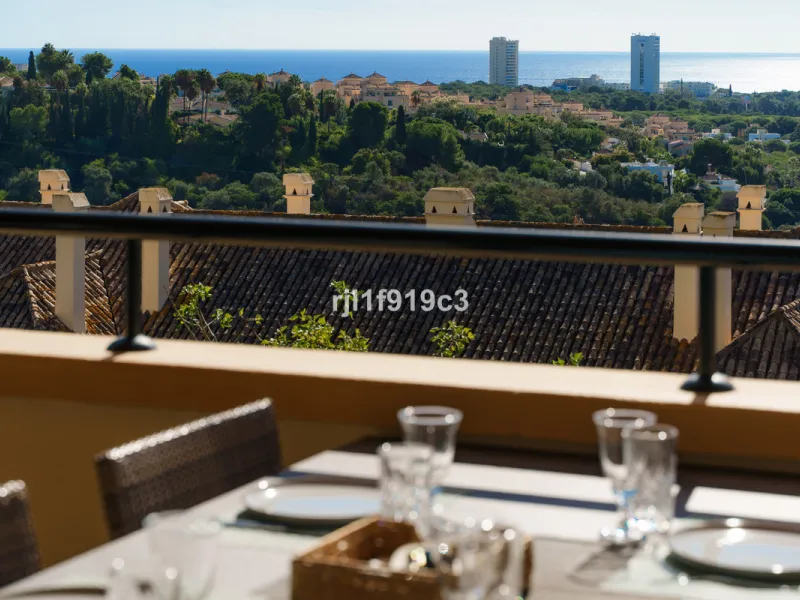 Elegance, comfort, and sea views in Elviria Hills – Marbella East