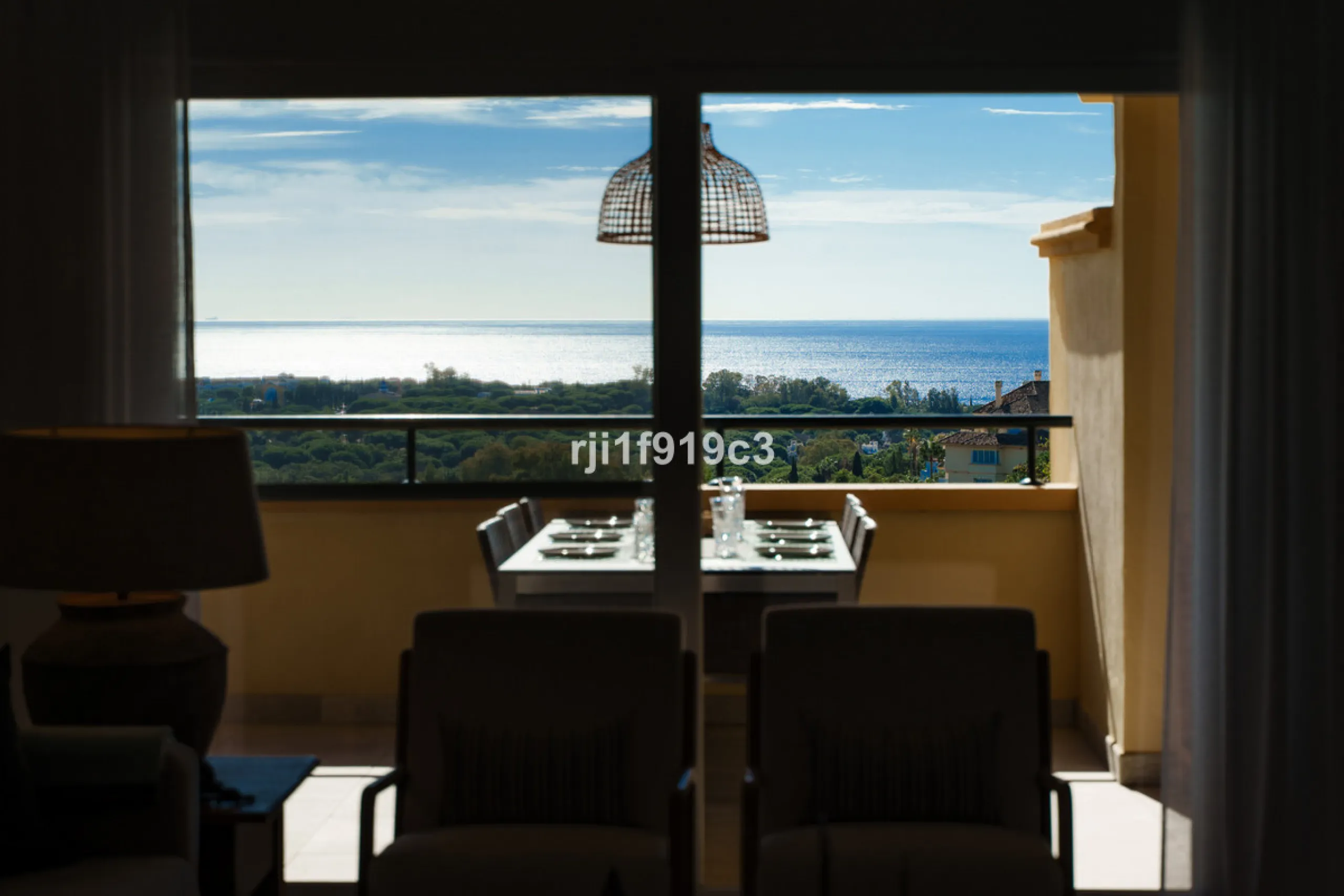 Elegance, comfort, and sea views in Elviria Hills – Marbella East