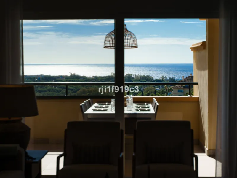 Elegance, comfort, and sea views in Elviria Hills – Marbella East