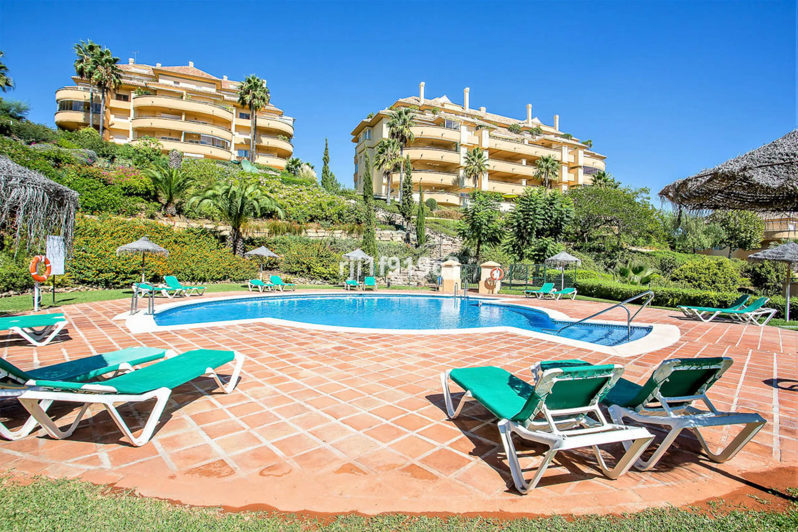 Elegance, comfort, and sea views in Elviria Hills – Marbella East