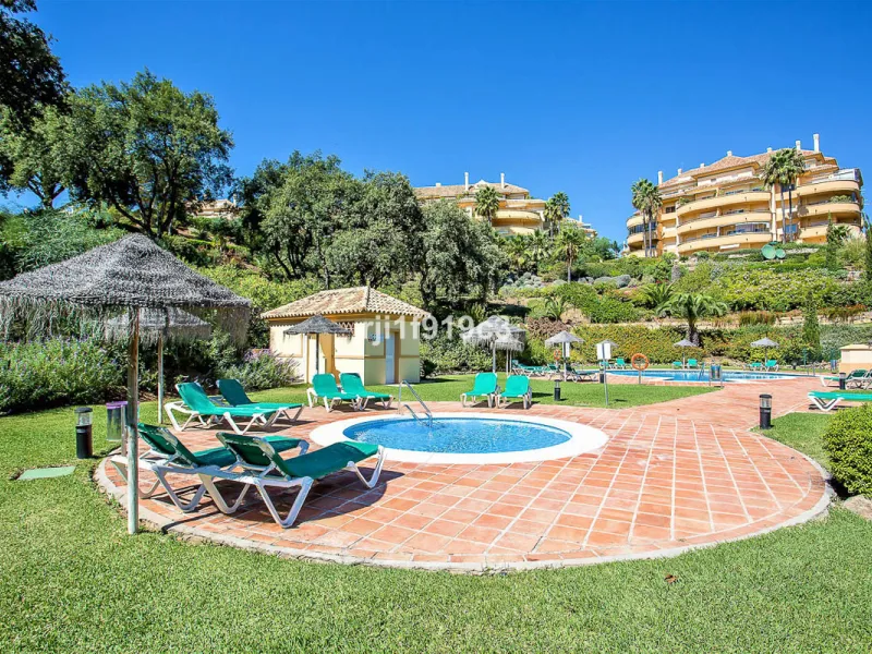 Elegance, comfort, and sea views in Elviria Hills – Marbella East