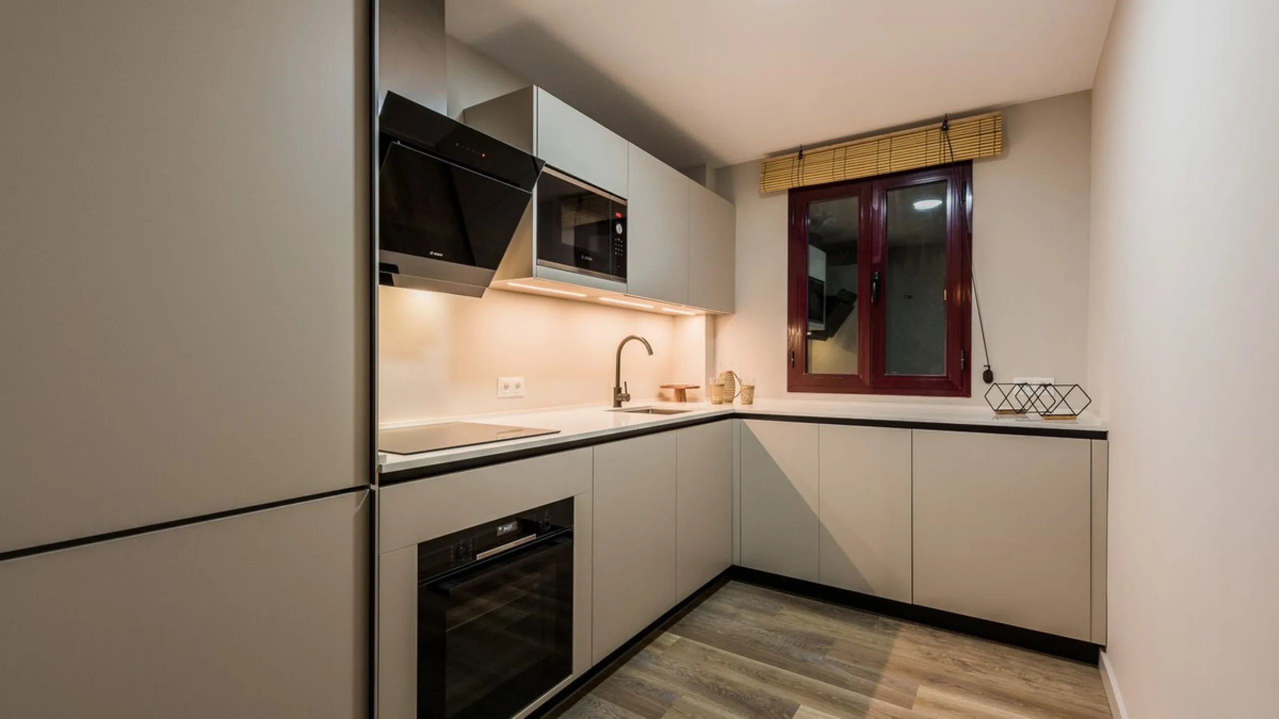 Beautiful, fully furnished  2 Bed 2 Bath apartment with Panoramic views of La Concha Mountain, El Paraíso Golf Course and the Mediterranean Sea.