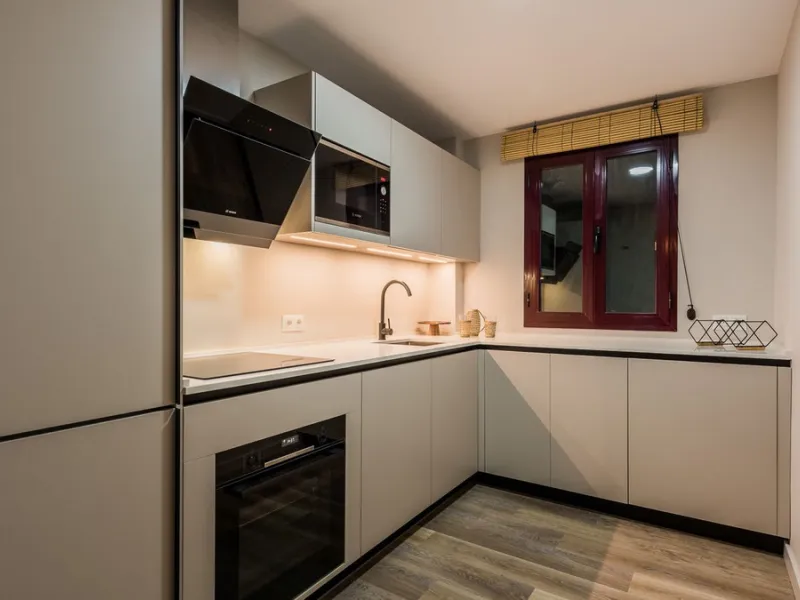 Beautiful, fully furnished  2 Bed 2 Bath apartment with Panoramic views of La Concha Mountain, El Paraíso Golf Course and the Mediterranean Sea.