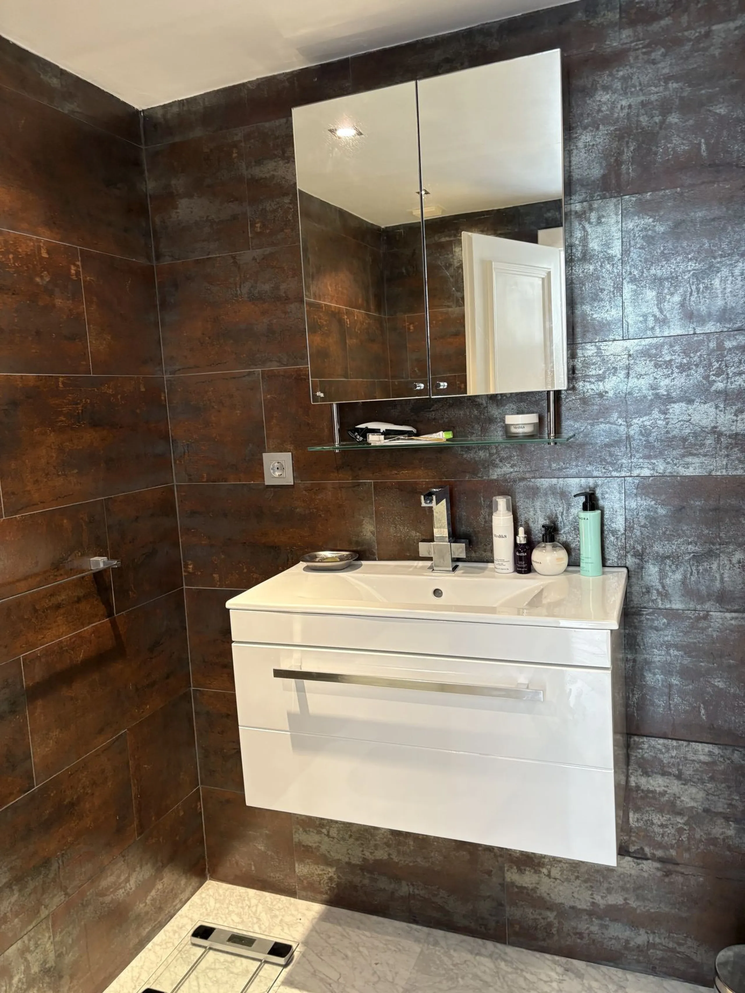 Beautiful ground floor apartment with its own garden and SEA VIEWS, an ideal place to enjoy holidays!