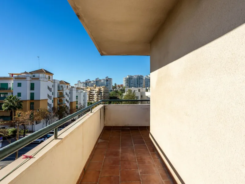 This large apartment is located in the sought-after area of Estepona Puerto, within the city of Estepona, Malaga.