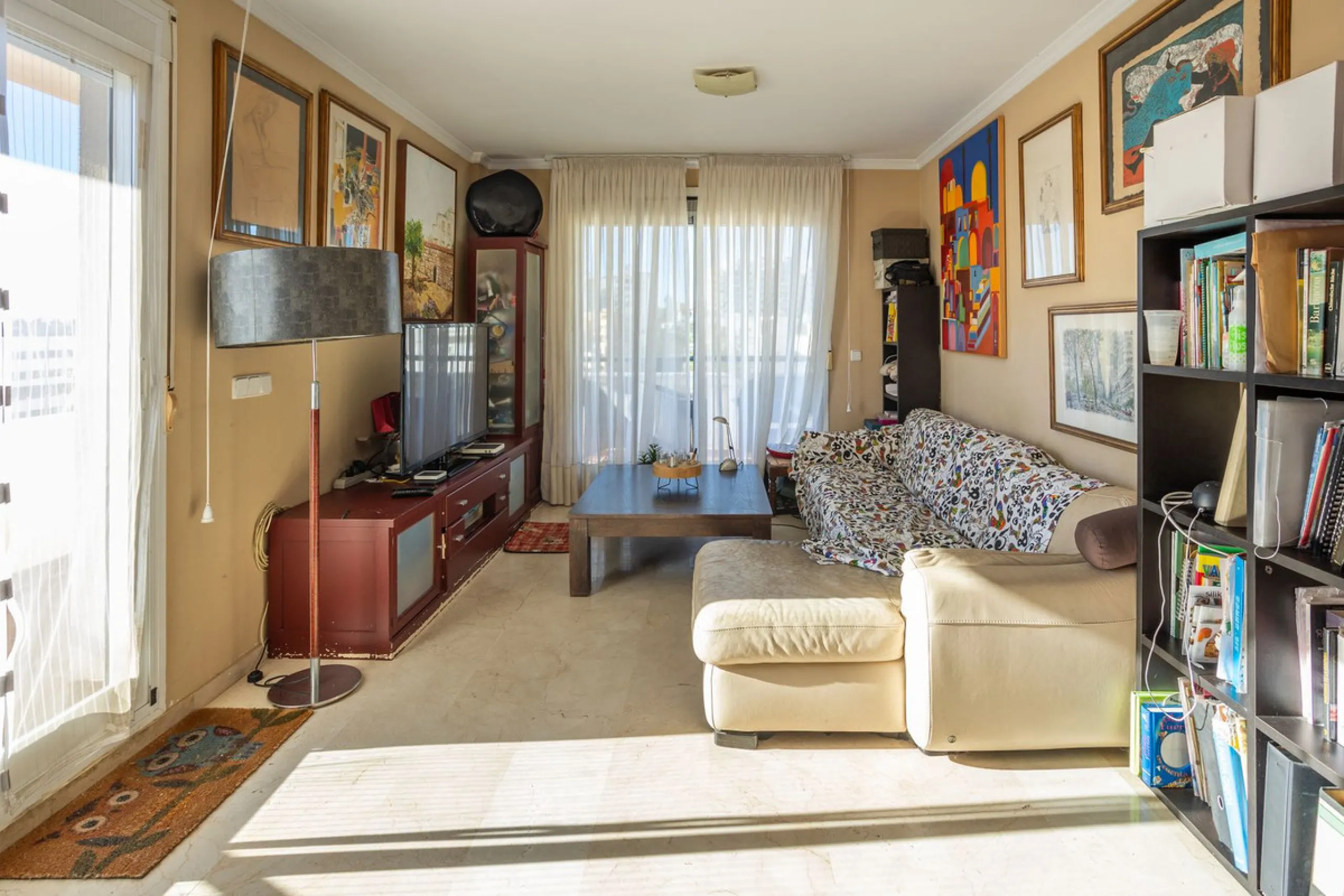 Apartment - Middle Floor Apartment в продаже в Estepona, Málaga. В доме 3 спален и 3 ванных комнат. Площадь дома 120 м²