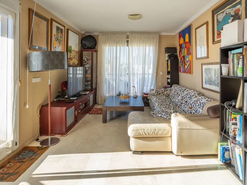 Apartment - Middle Floor Apartment в продаже в Estepona, Málaga. В доме 3 спален и 3 ванных комнат. Площадь дома 120 м²