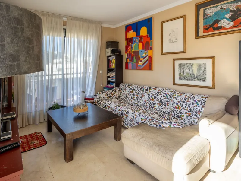 Apartment - Middle Floor Apartment в продаже в Estepona, Málaga. В доме 3 спален и 3 ванных комнат. Площадь дома 120 м²