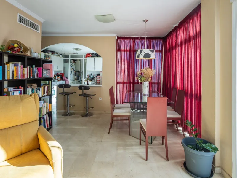 Apartment - Middle Floor Apartment в продаже в Estepona, Málaga. В доме 3 спален и 3 ванных комнат. Площадь дома 120 м²
